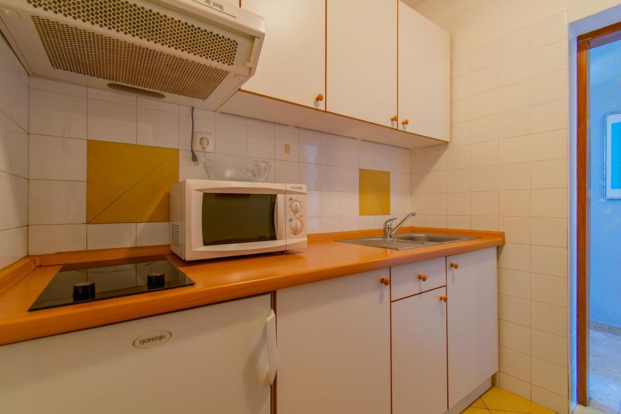 Lean Apartment *